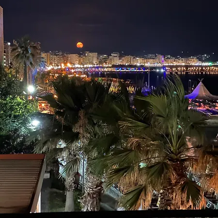 Sea View Beachfront Balcony Wifi Vista Mare Lejlighed *