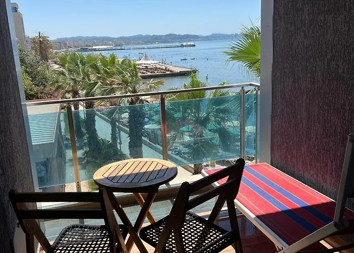 Sea View Beachfront Balcony Wifi Vista Mare Apartment Durrës
